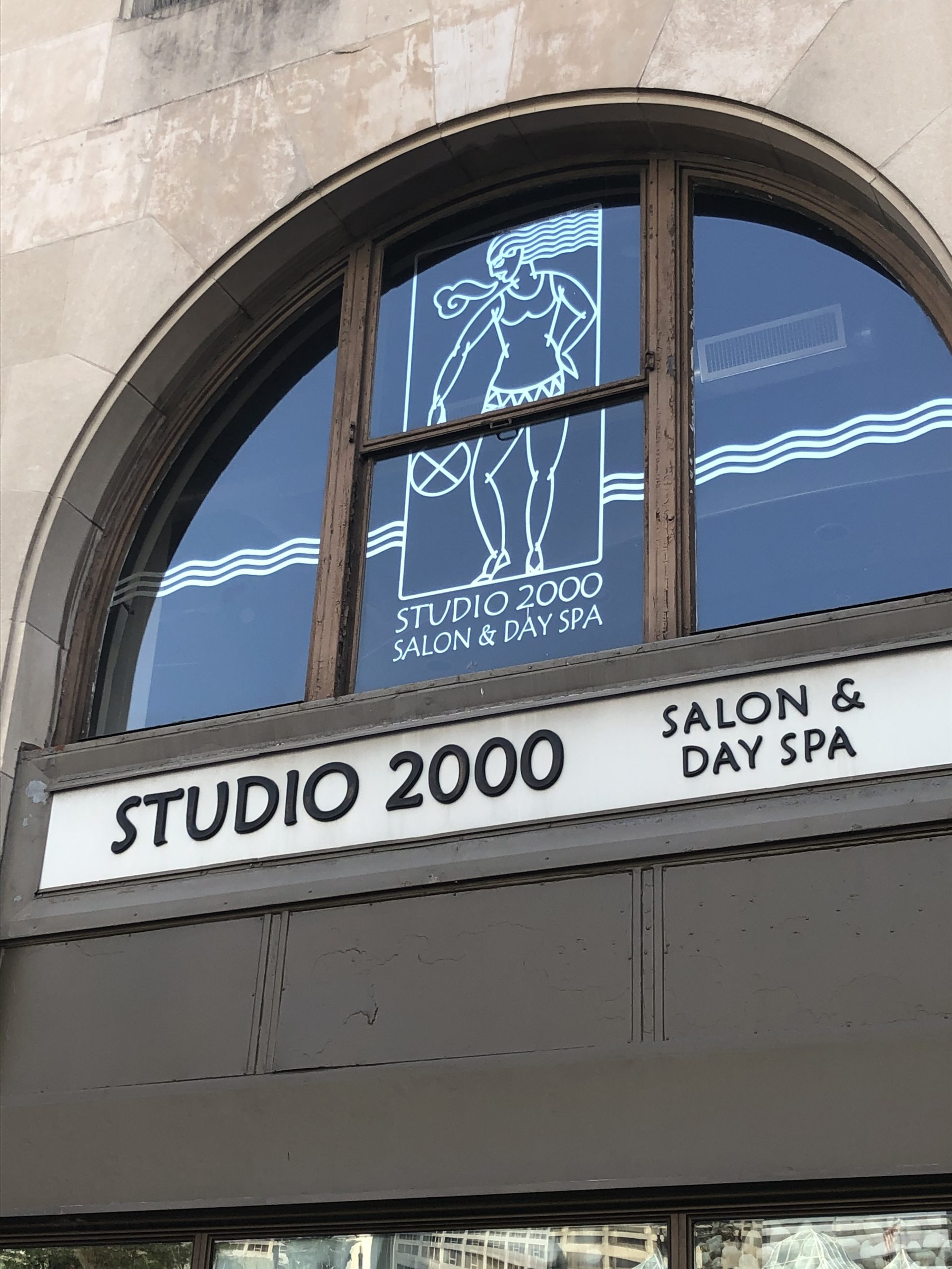 Studio 2000 Salon & Day Spa