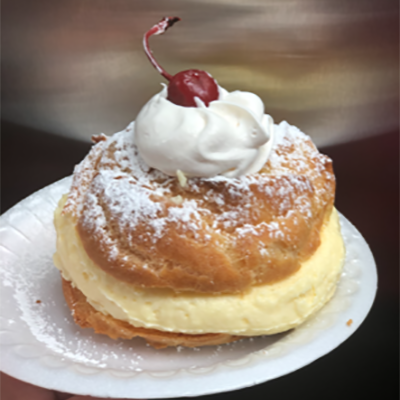bavarian-cream-puff_the-german-corner_51298967275_o.png