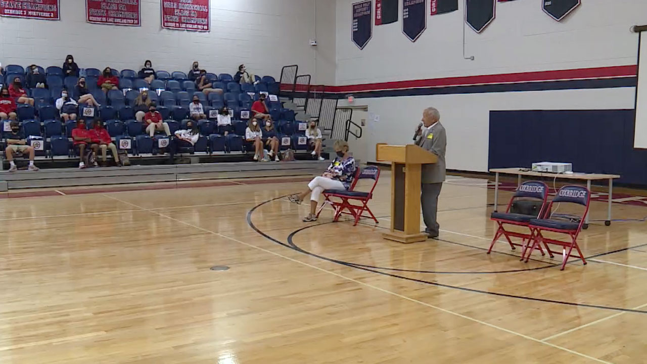 Manny Gurowski speaks at Oxbridge Academy, Sept. 3, 2021.