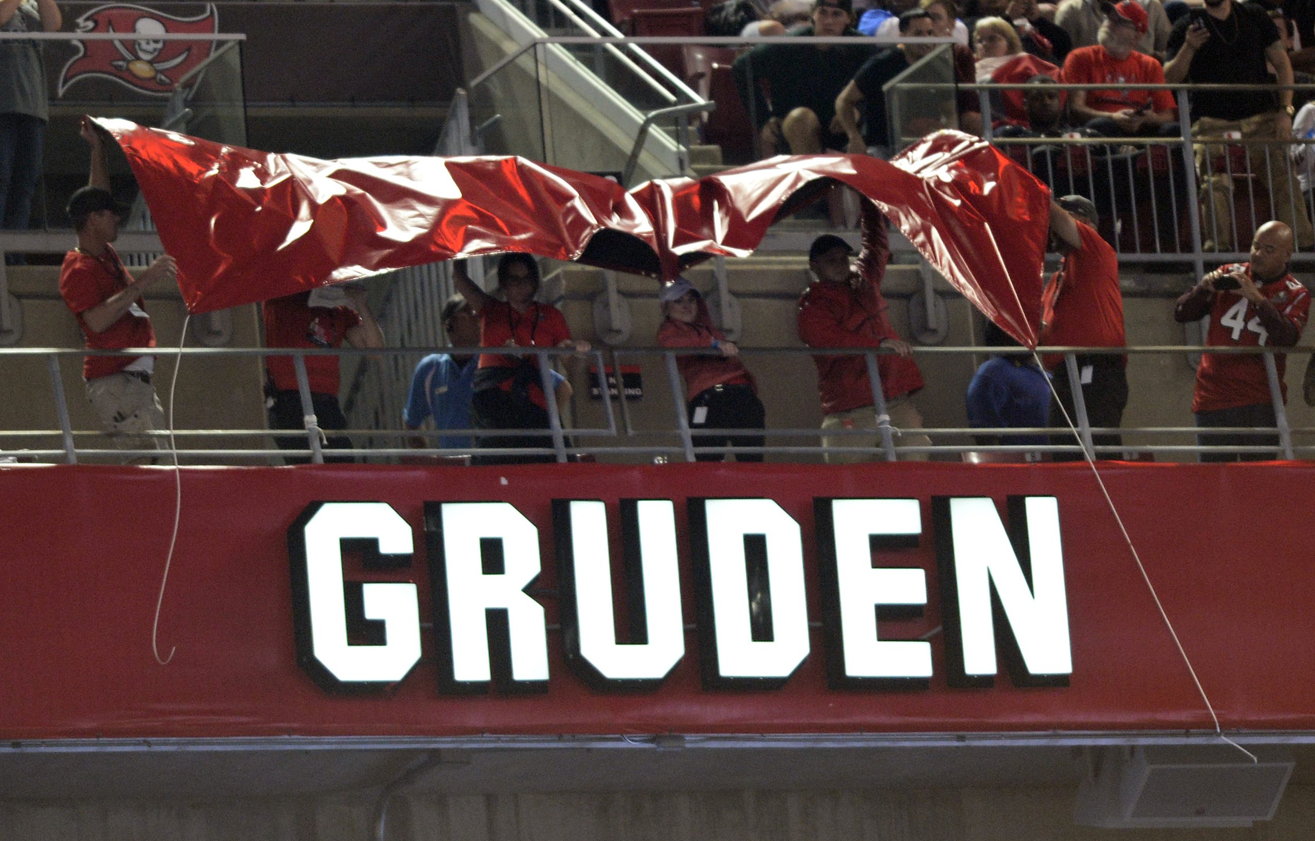 Jon Gruden's name unveiled after induction into Buccaneers Ring of Honor at Raymond James Stadium in 2017