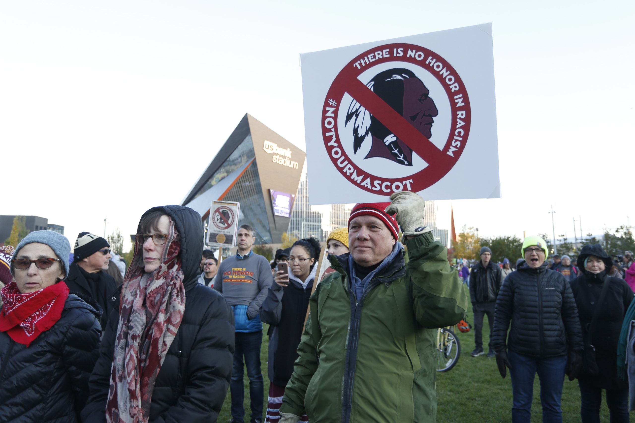 Native American groups ask NFL to force Redskins name change