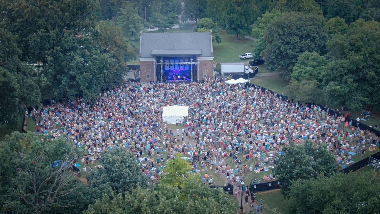 Garfield Crowd 2.jpg
