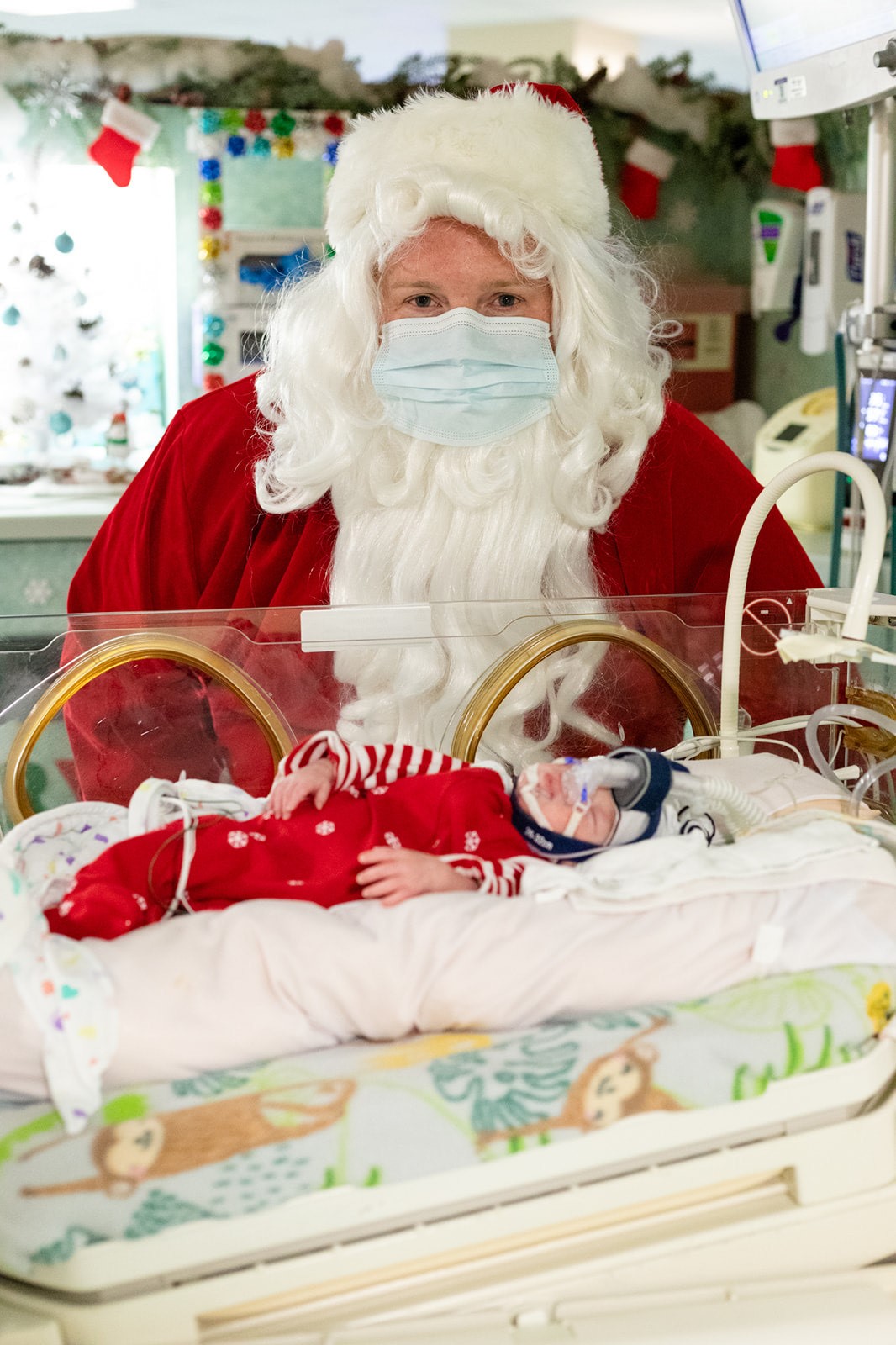 santa visits nicu 2.jpg