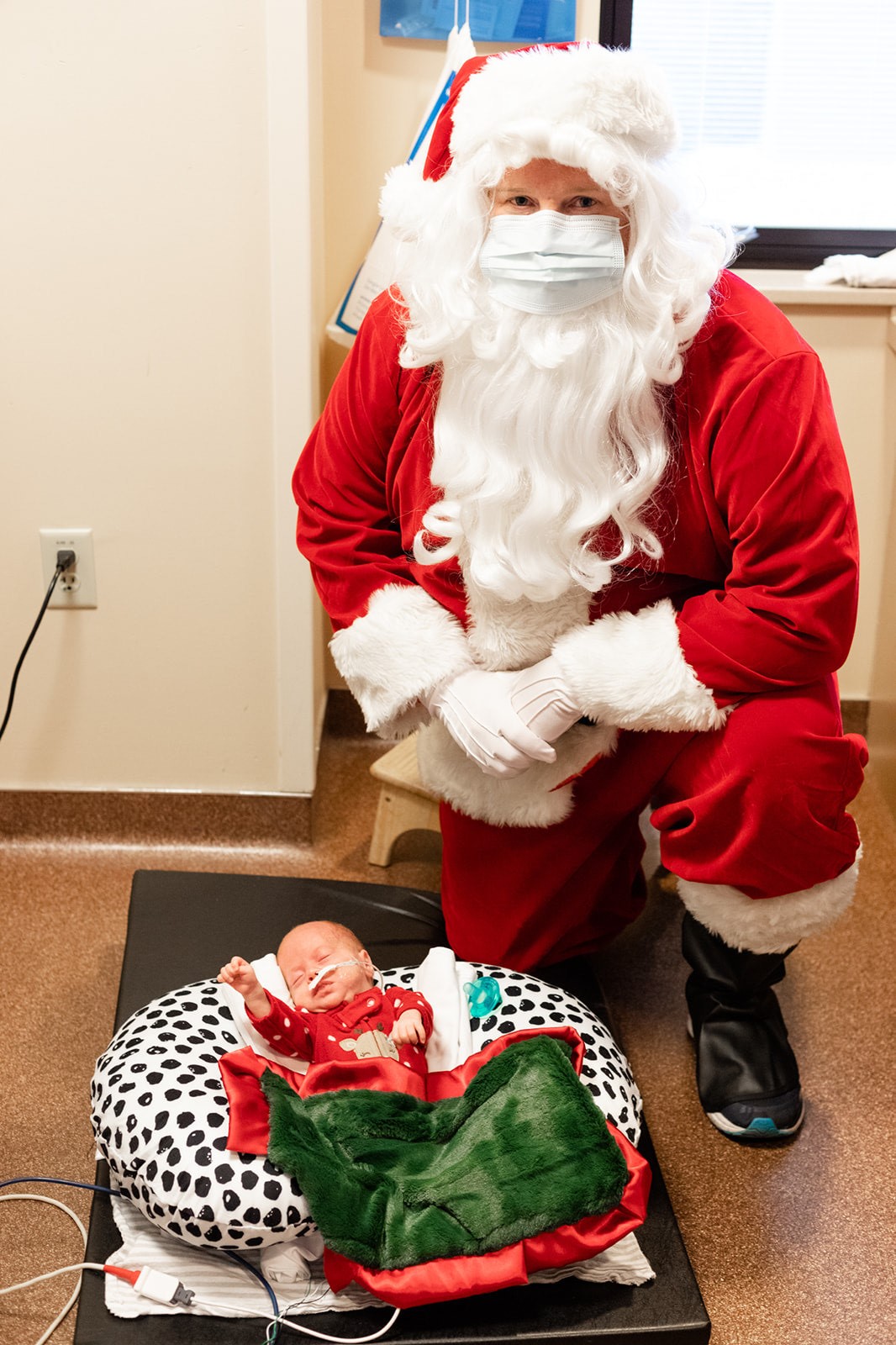 santa visits nicu 3.jpg