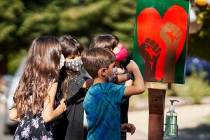 5-Kids looking in Walnut Creek Library painted by Netsanet Tesfay.jpg