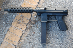 dollar general robbery handgun 1 .png