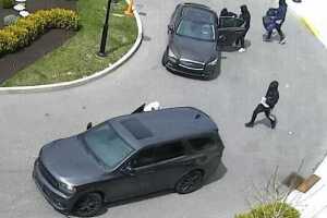 Suspects flee the scene after more than $400,000 in items were stolen from Kenwood Towne Center's Louis Vuitton store