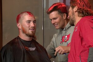 Brady dyeing fellow players hair