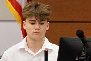 Former Marjory Stoneman Douglas student Alexander Dworet describes the gunshot injuries he sustained to the back of his head. He was testifying during the Marjory Stoneman Douglas High School shooter Nikolas Cruz penalty phase of his trial at the Broward County Courthouse in Fort Lauderdale on Tuesday, July 19, 2022.