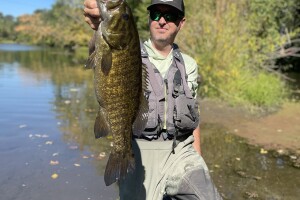 Deneau_SmallMouthBass_21.25inches.jpeg
