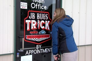 WRTV Investigates Kara Kenney stops by JB Bugs Trick Truck N Rod in Whiteland following complaints from customers.