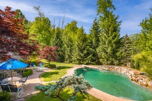 Le Rêve Estate in Batesville is being auctioned April 15 by DeCaro Auctions International. 