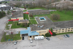 The Greenwood Plan Commission has ordered a troubled Greenwood hotel owner to demolish the building.