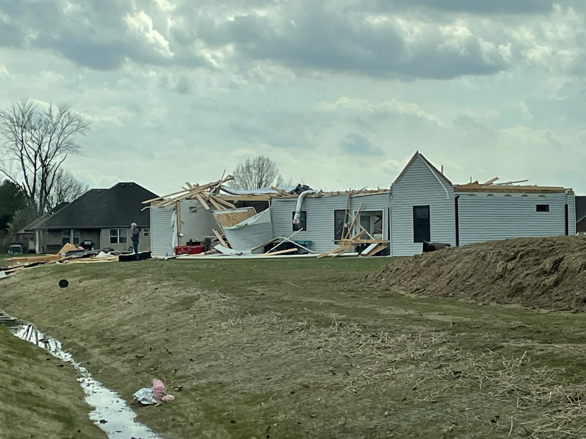 tornado damage2.jpg