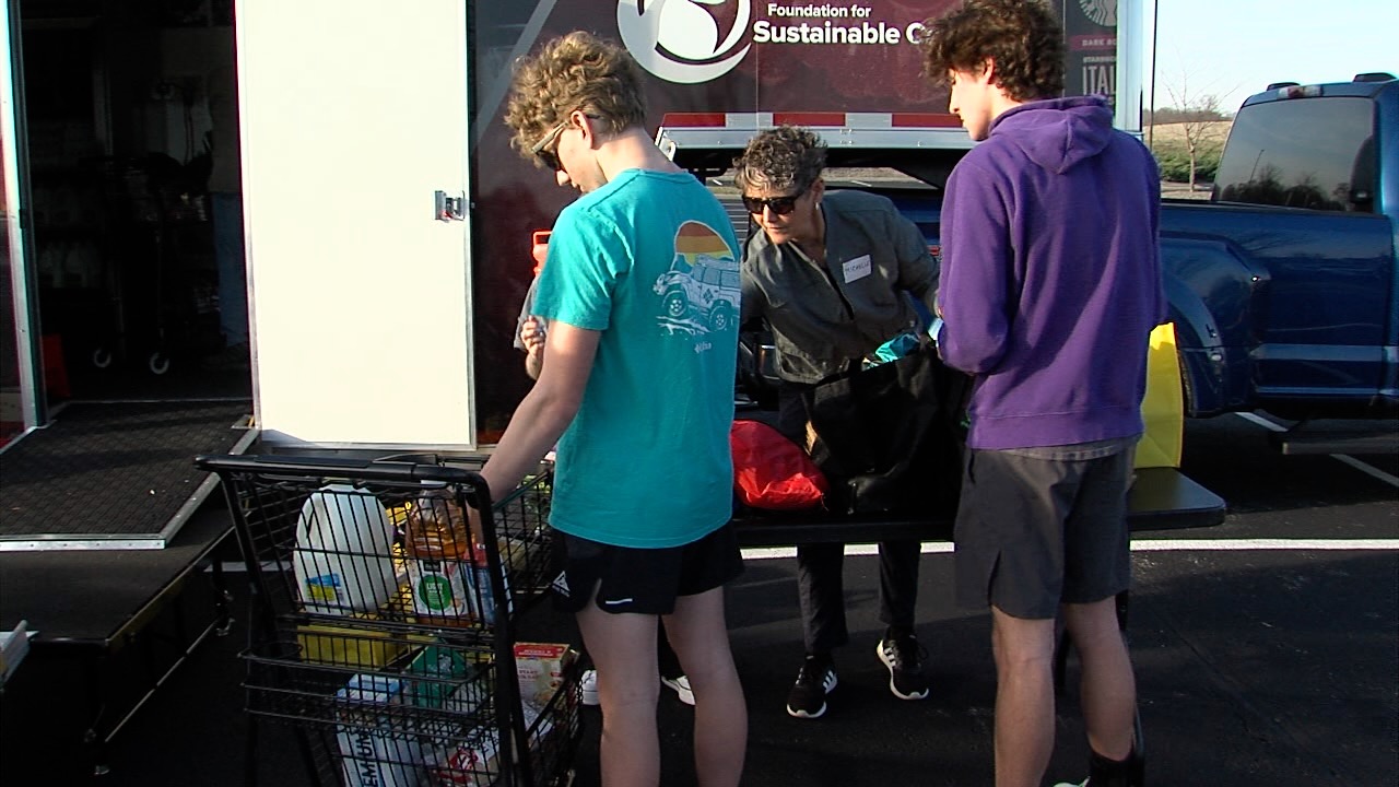 Volunteers at Mobile pantry.jpg