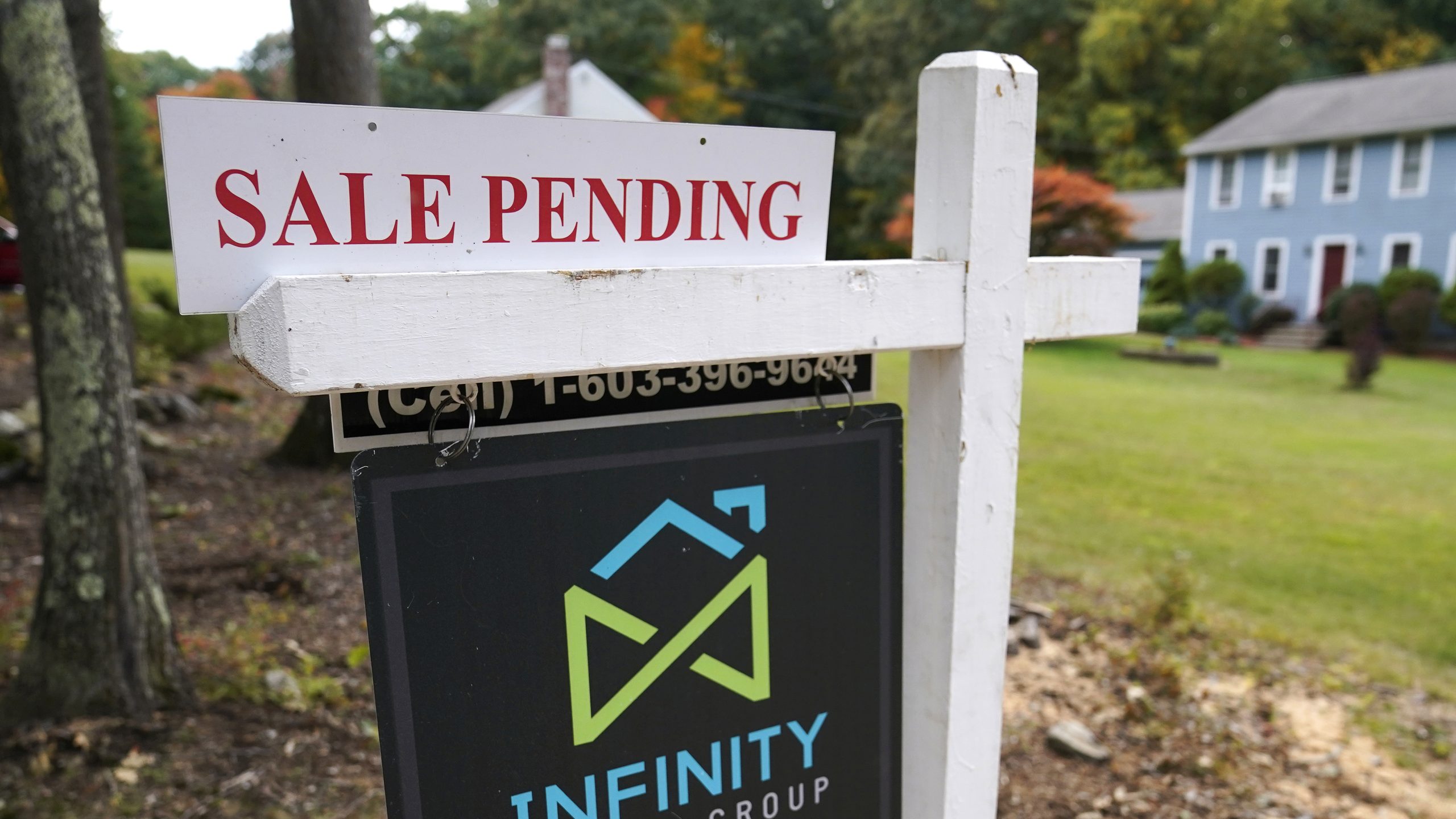 Sale pending sign in front of a home.