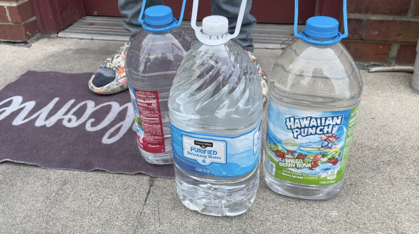 A MONTH WITHOUT WATER: Tenets at north Indianapolis apartment complex want solutions 