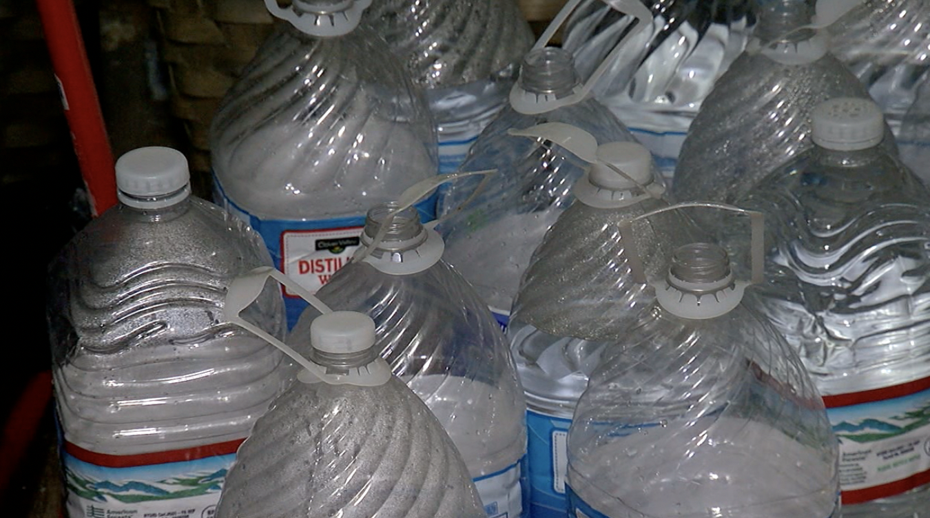 A MONTH WITHOUT WATER: Tenets at north Indianapolis apartment complex want solutions 
