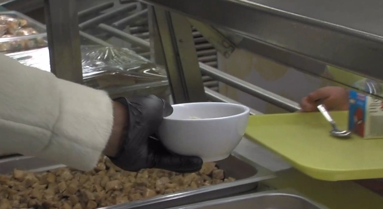 colts serve lunch2.jpg