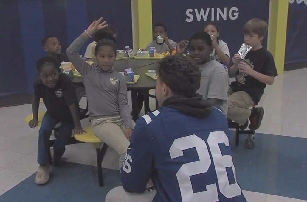 colts serve lunch4.jpg