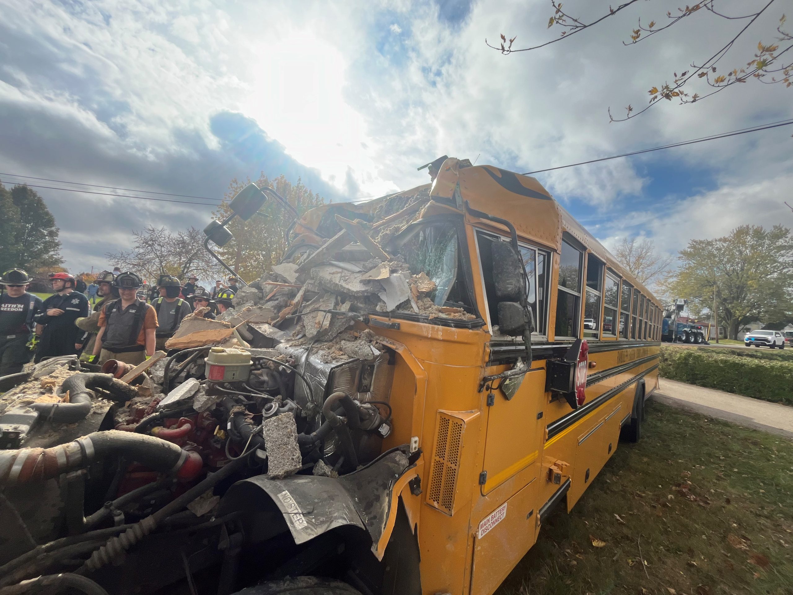 bus crash2.jpg