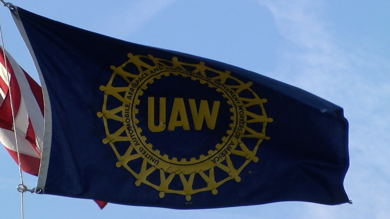 uaw flag.jpg