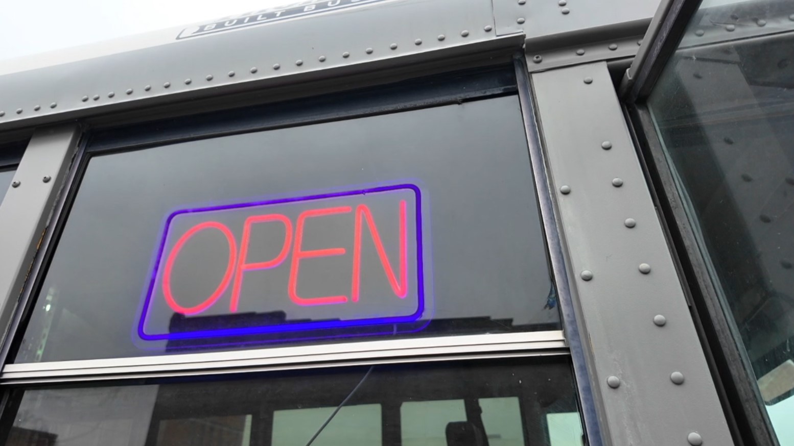 bus2.jpg