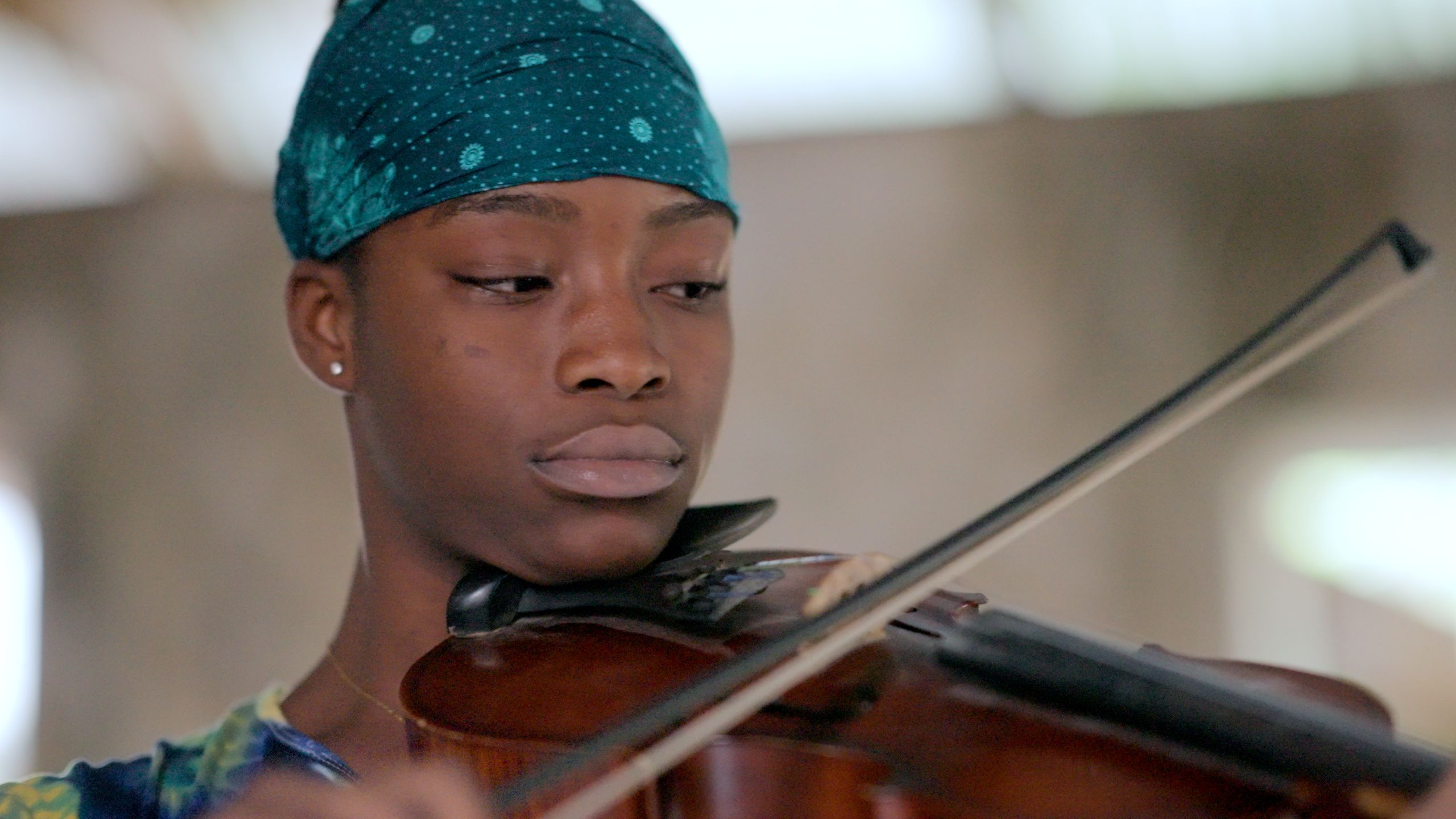 Seventeen-year-old Lolita plays the violin.