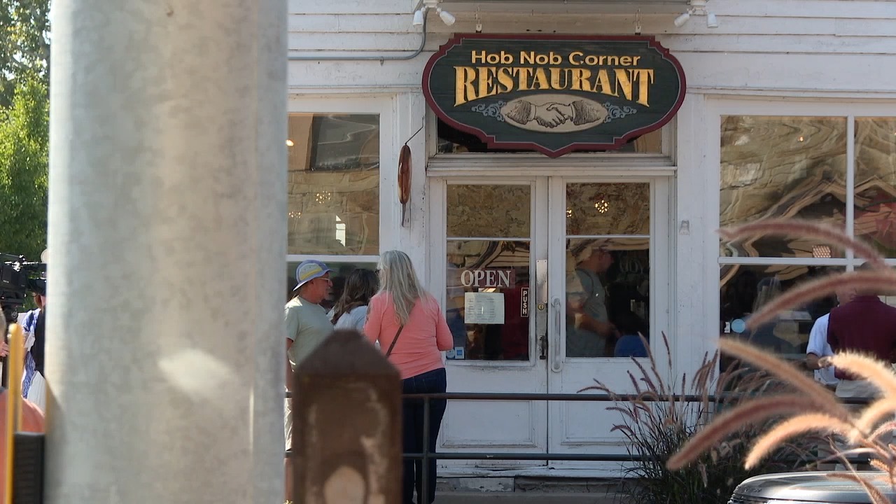 hobnob restaurant 3.jpg