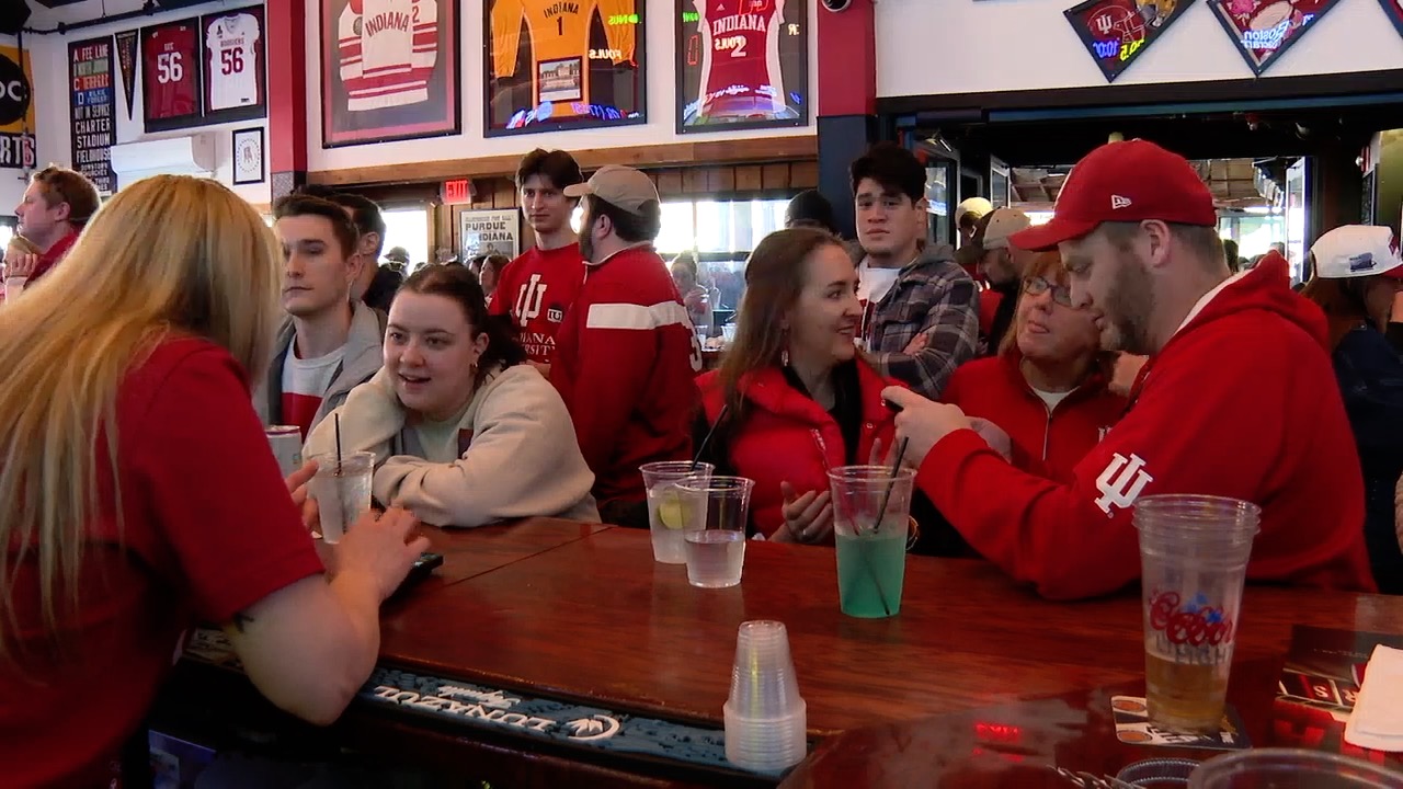 iu rose bowl fans 6.jpg